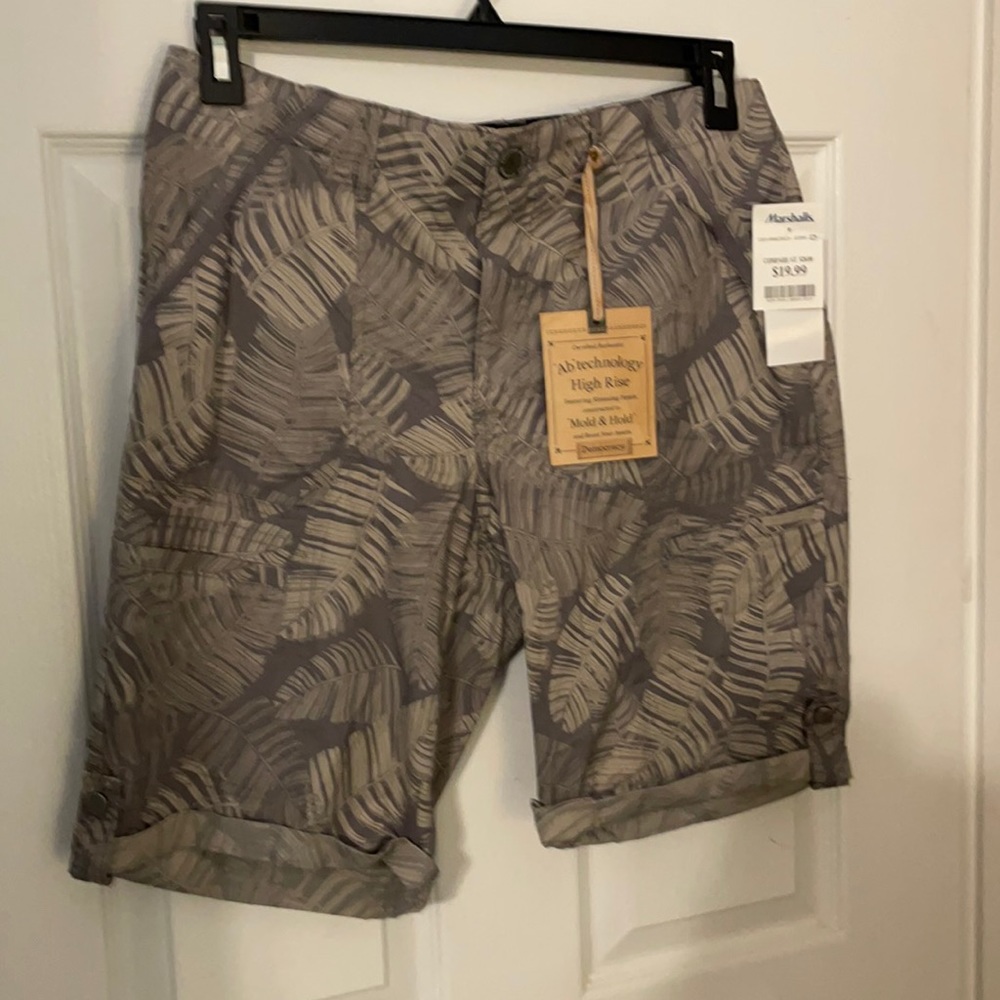 Democracy Hawaiian print grey shorts. Size 12